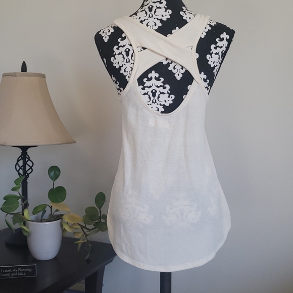 Memorial Day sale!Cream crisscross back tank top - Picture 2 of 3
